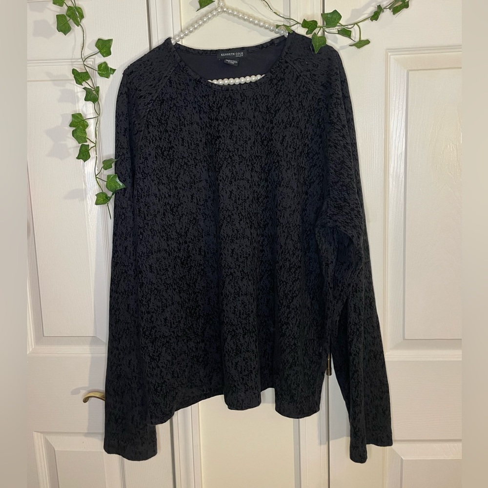 Kenneth Cole Textured blouse